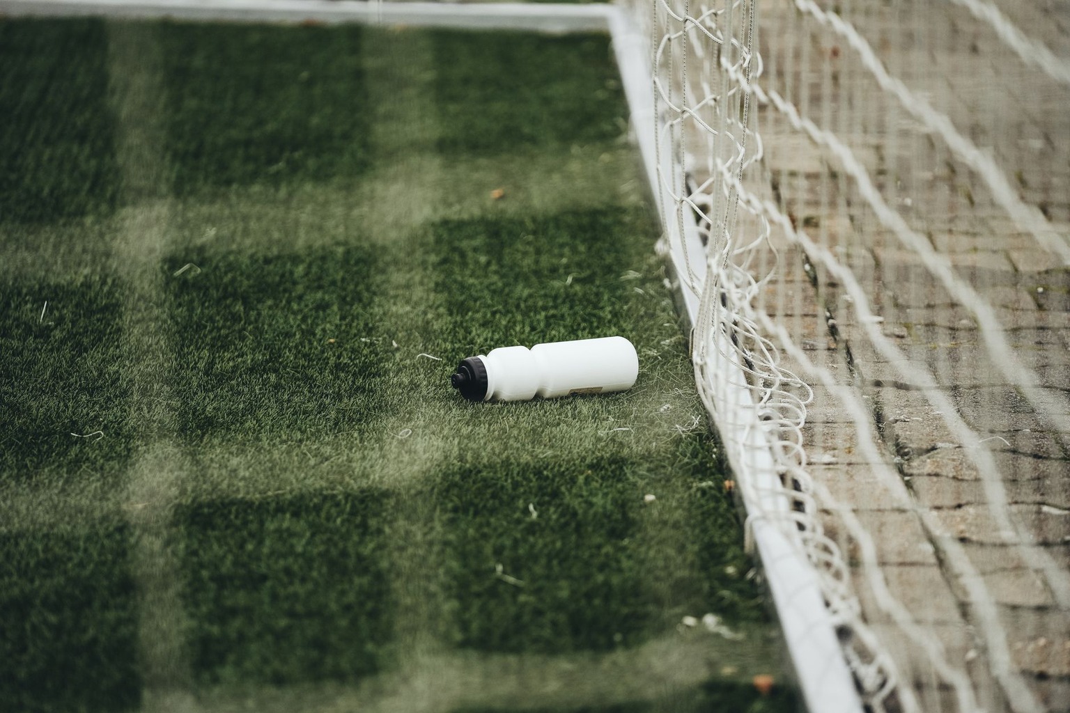 Hydration Tips for Team Sports — Common Mistakes Athletes Make with Hydration That Sabotage Performance (And How to Fix 