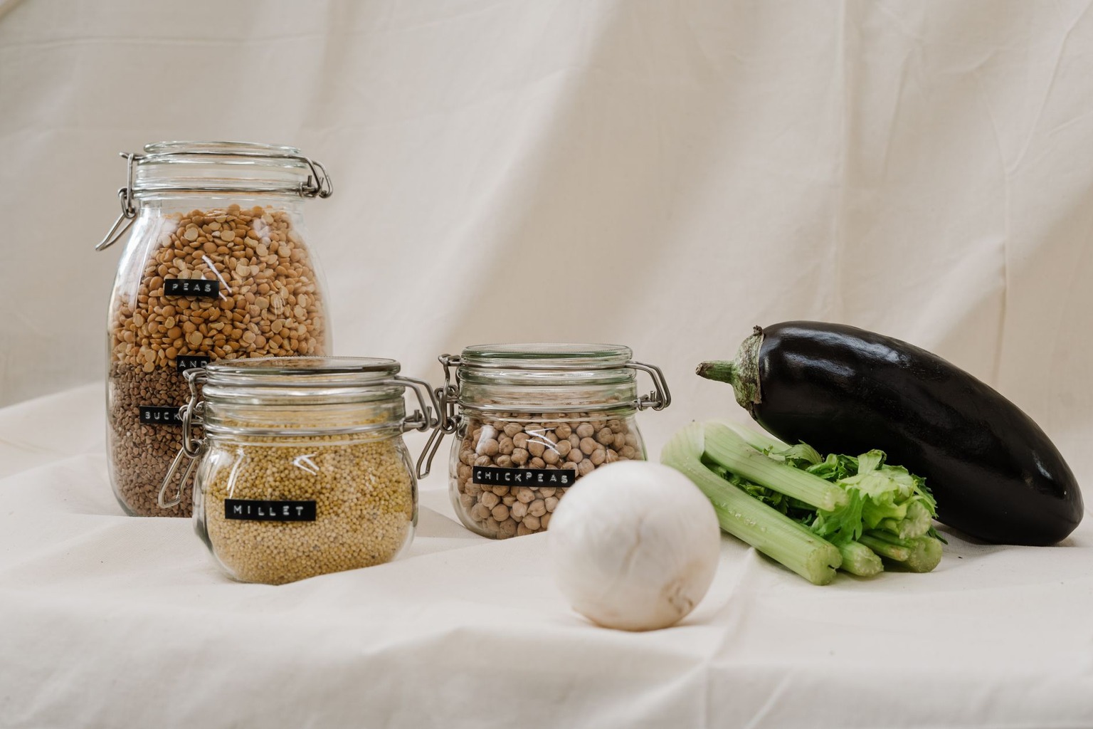 Plant-Based Protein Benefits — The Role of Fiber and Micronutrients in Plant Proteins Plant-Based Protein Benefits — The Role of Fiber and Micronutrients in Plant Proteins